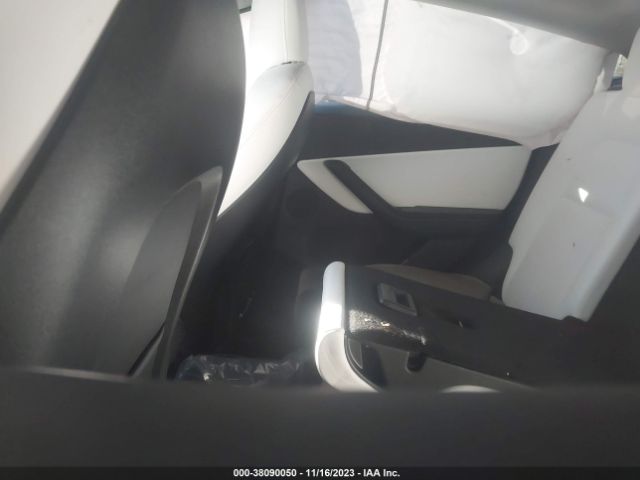 Photo 7 VIN: 7SAYGDEE7NF310782 - TESLA MODEL Y 