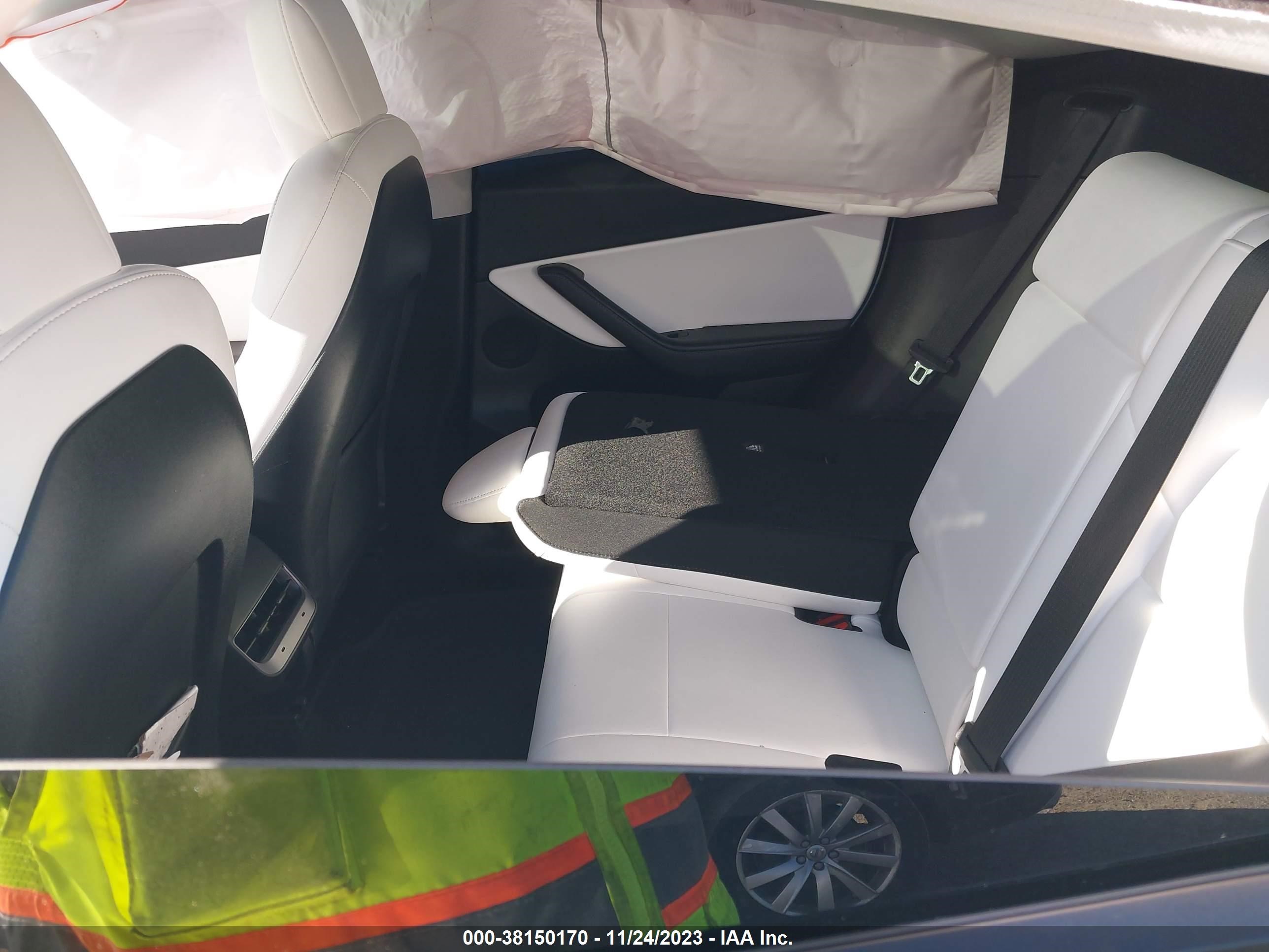 Photo 6 VIN: 7SAYGDEE7NF339537 - TESLA MODEL Y 