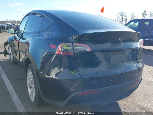 Photo 2 VIN: 7SAYGDEE7NF369914 - TESLA MODEL Y 