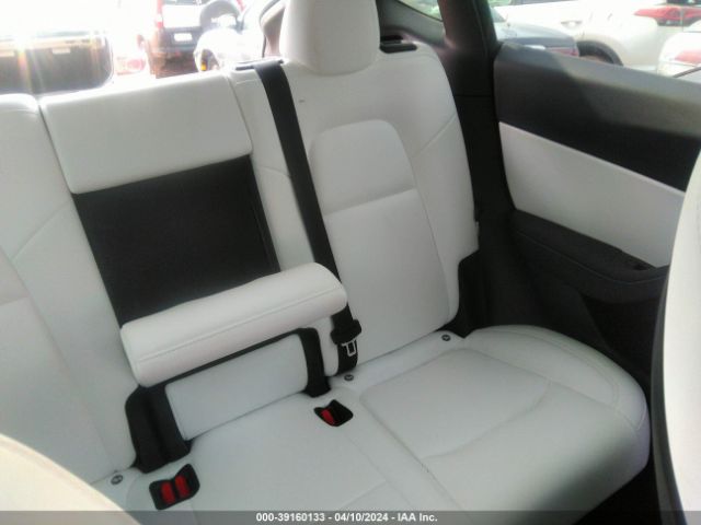 Photo 7 VIN: 7SAYGDEE7NF374790 - TESLA MODEL Y 