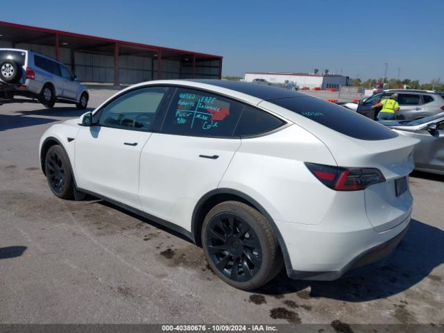 Photo 2 VIN: 7SAYGDEE7NF413880 - TESLA MODEL Y 