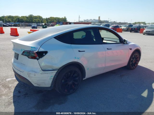 Photo 3 VIN: 7SAYGDEE7NF413880 - TESLA MODEL Y 