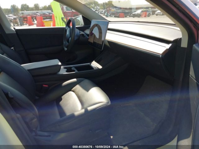 Photo 4 VIN: 7SAYGDEE7NF413880 - TESLA MODEL Y 