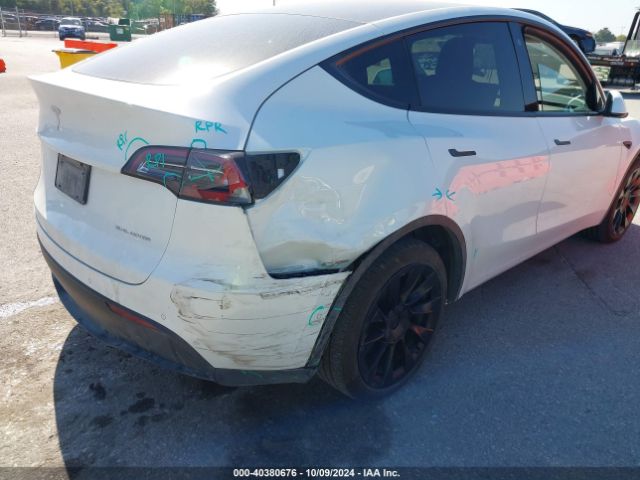 Photo 5 VIN: 7SAYGDEE7NF413880 - TESLA MODEL Y 