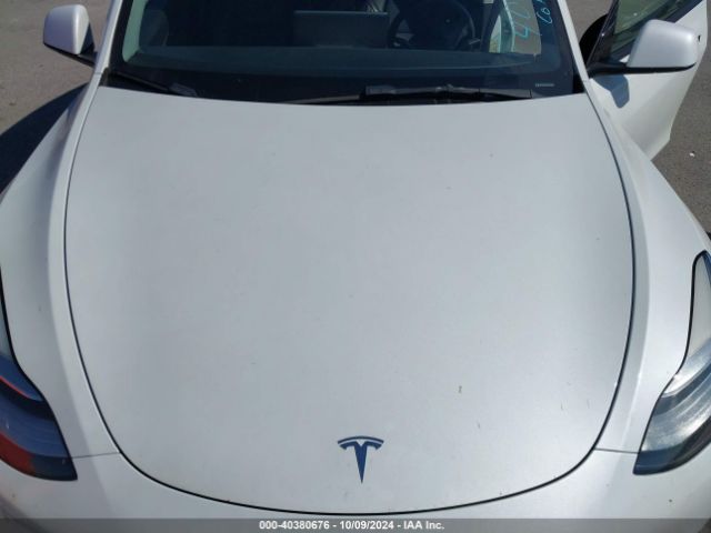 Photo 9 VIN: 7SAYGDEE7NF413880 - TESLA MODEL Y 