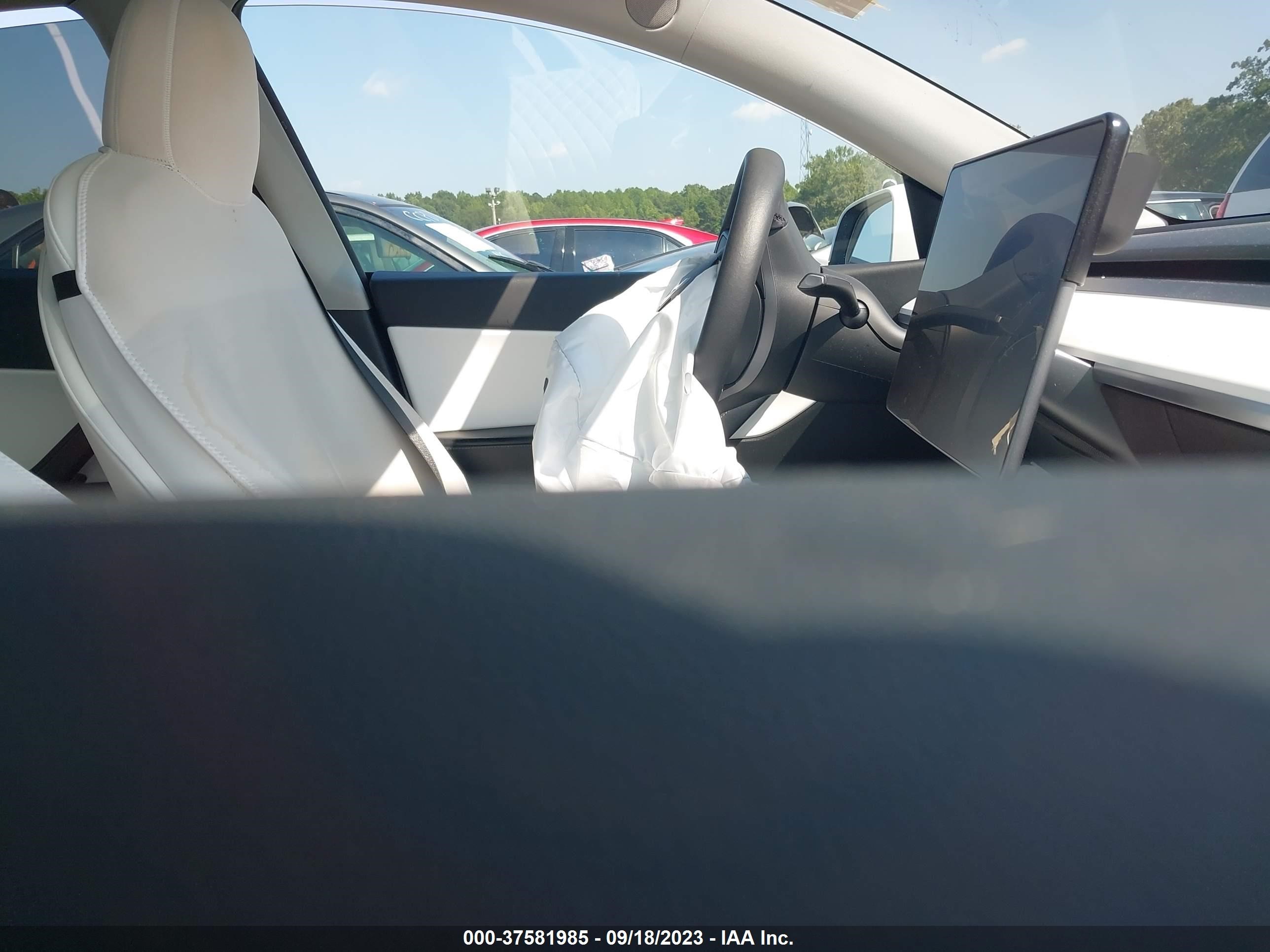 Photo 4 VIN: 7SAYGDEE7NF418562 - TESLA MODEL Y 