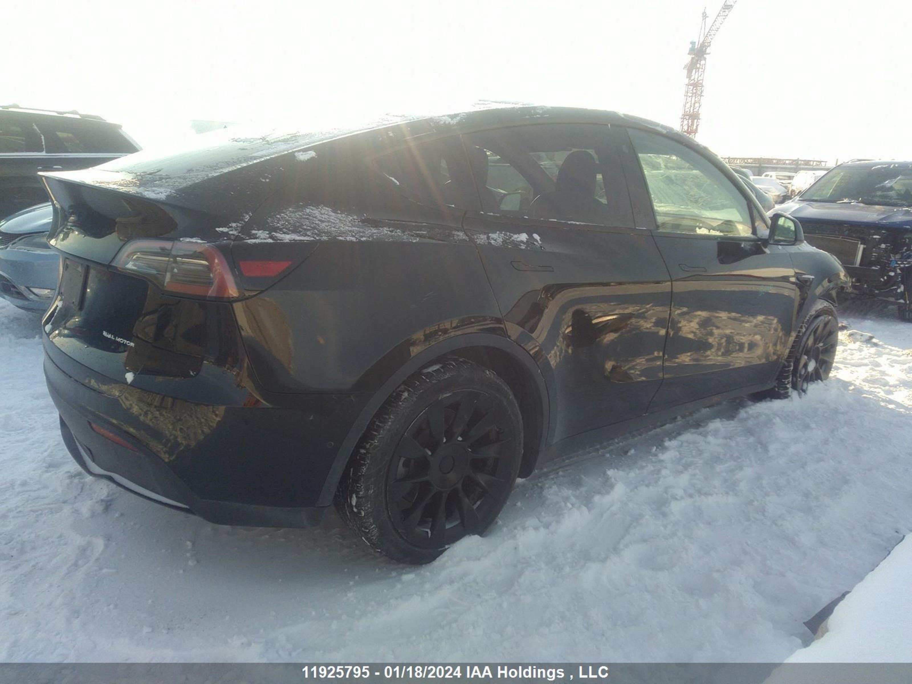 Photo 3 VIN: 7SAYGDEE7NF494069 - TESLA MODEL Y 