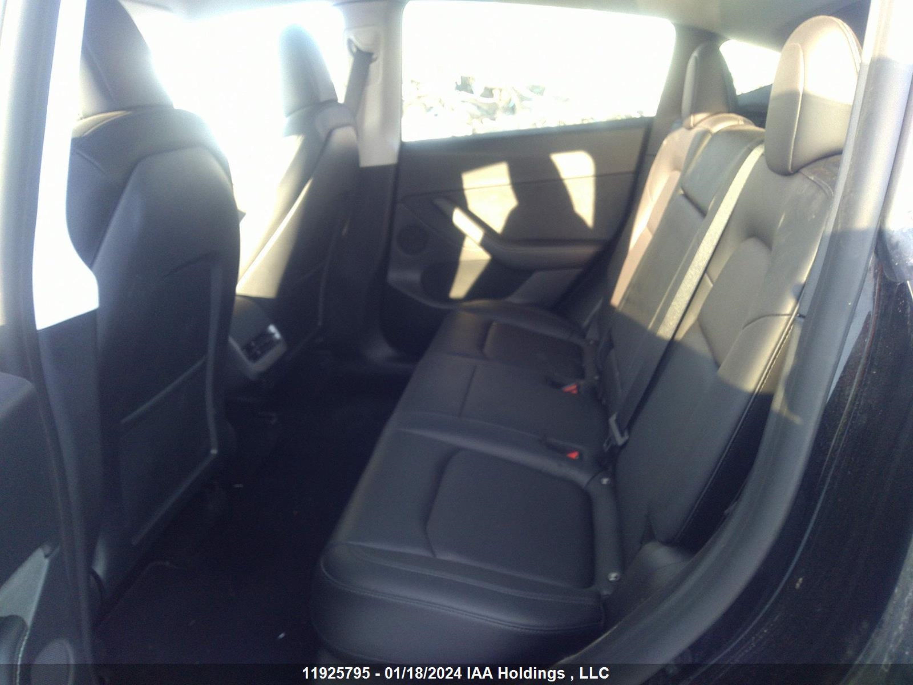 Photo 7 VIN: 7SAYGDEE7NF494069 - TESLA MODEL Y 