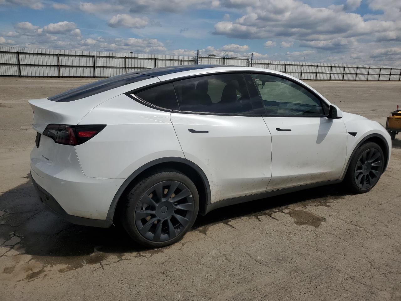 Photo 2 VIN: 7SAYGDEE7PA070634 - TESLA MODEL Y 