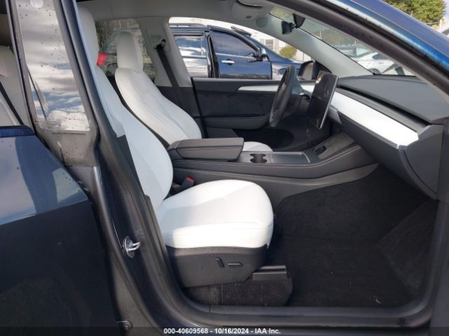 Photo 4 VIN: 7SAYGDEE7PA172421 - TESLA MODEL Y 