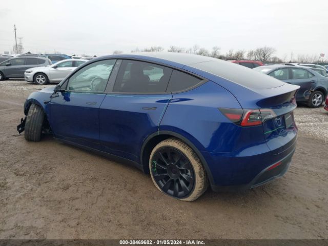 Photo 2 VIN: 7SAYGDEE7PA195701 - TESLA MODEL Y 