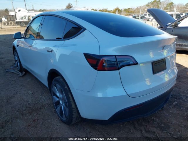 Photo 2 VIN: 7SAYGDEE7PF683016 - TESLA MODEL Y 