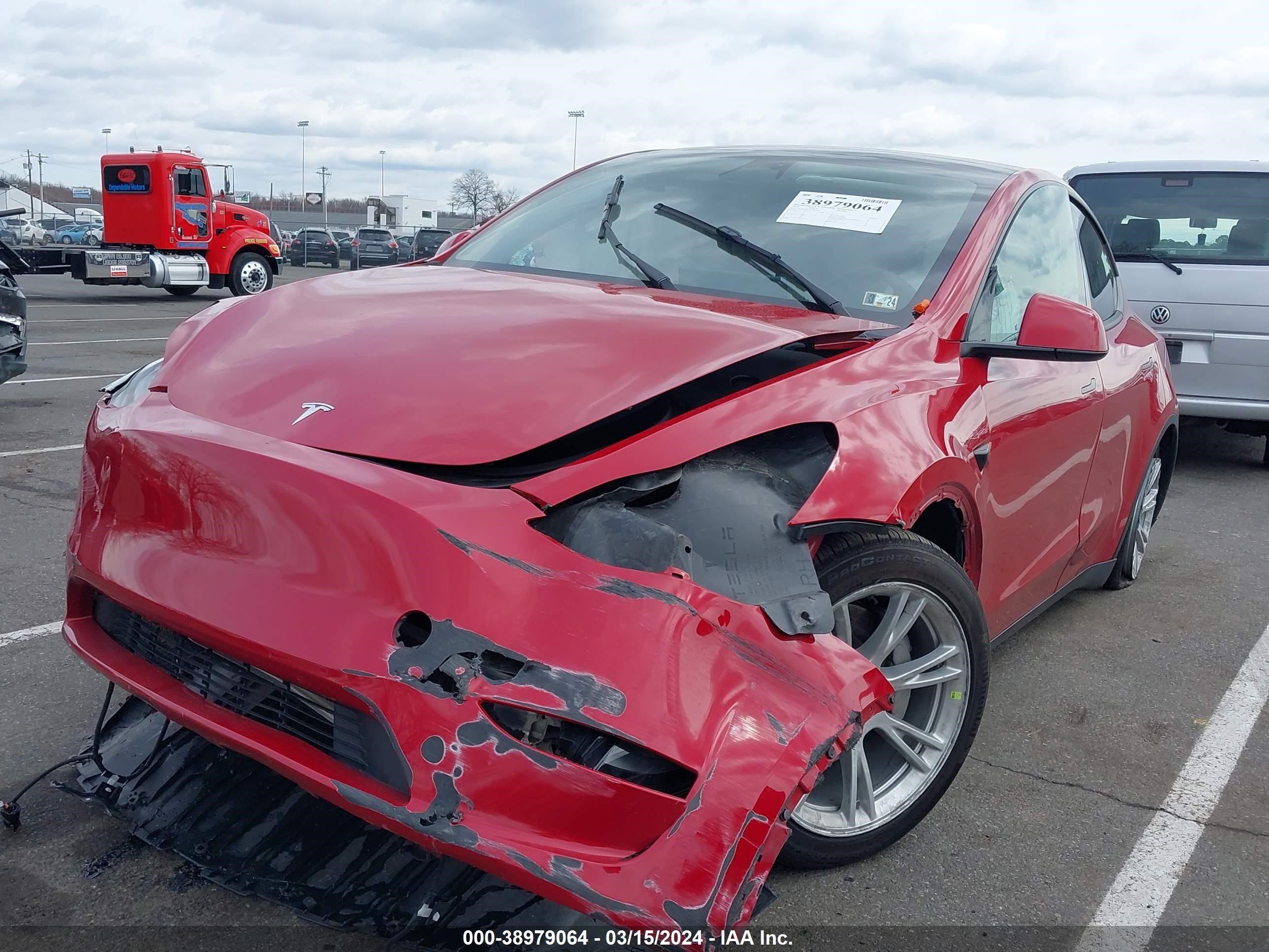 Photo 1 VIN: 7SAYGDEE7PF693769 - TESLA MODEL Y 