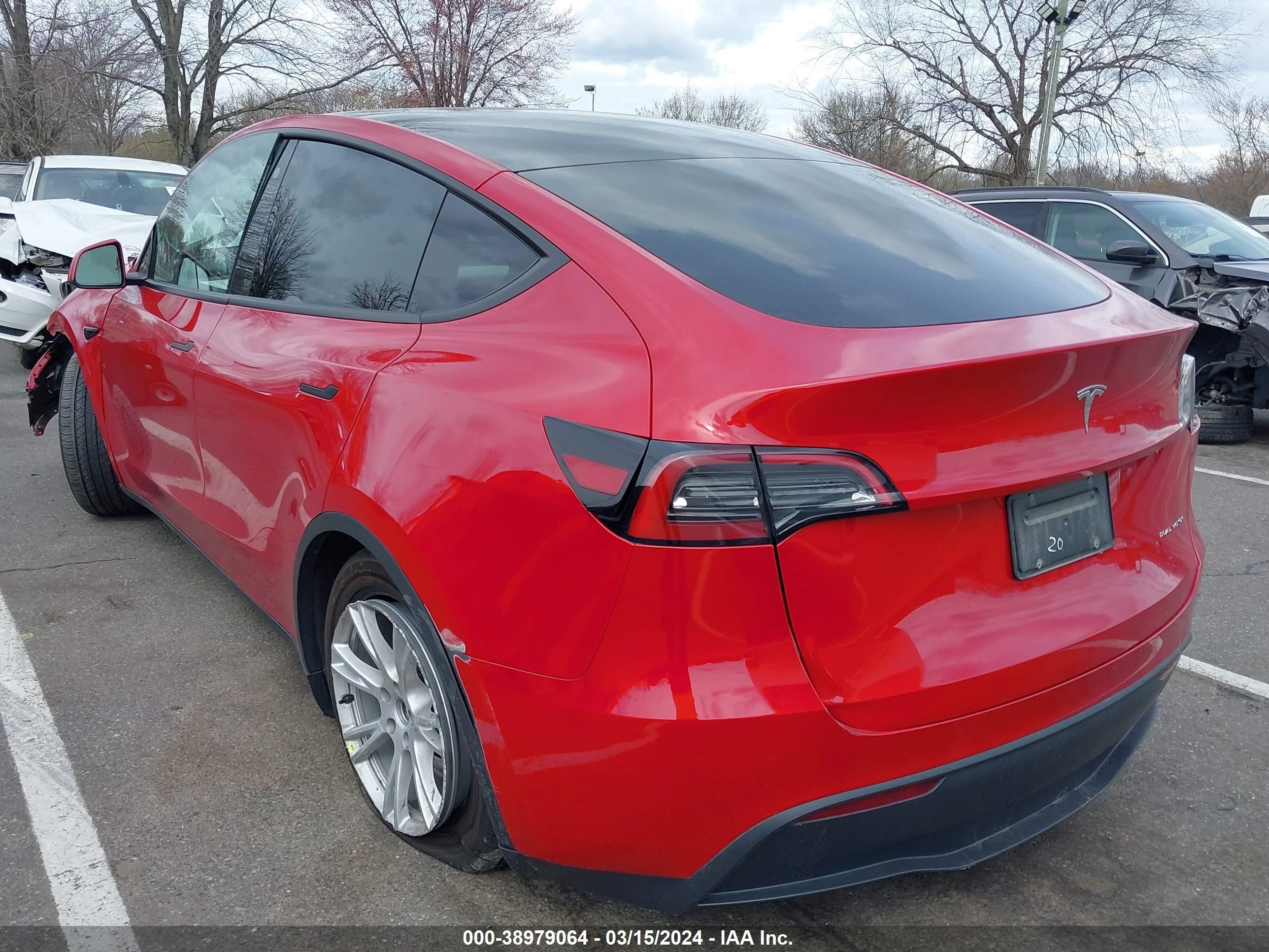 Photo 2 VIN: 7SAYGDEE7PF693769 - TESLA MODEL Y 