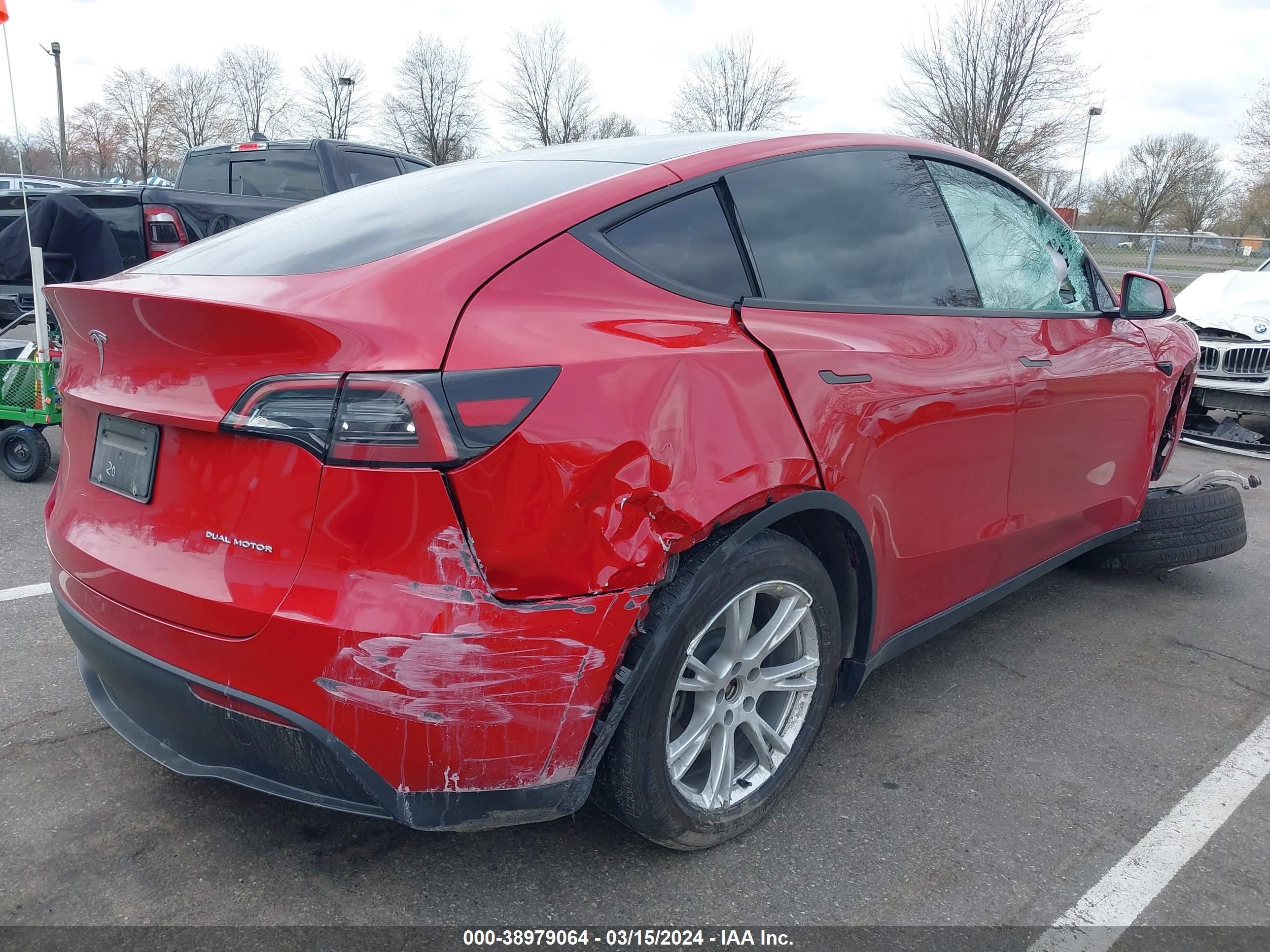 Photo 3 VIN: 7SAYGDEE7PF693769 - TESLA MODEL Y 