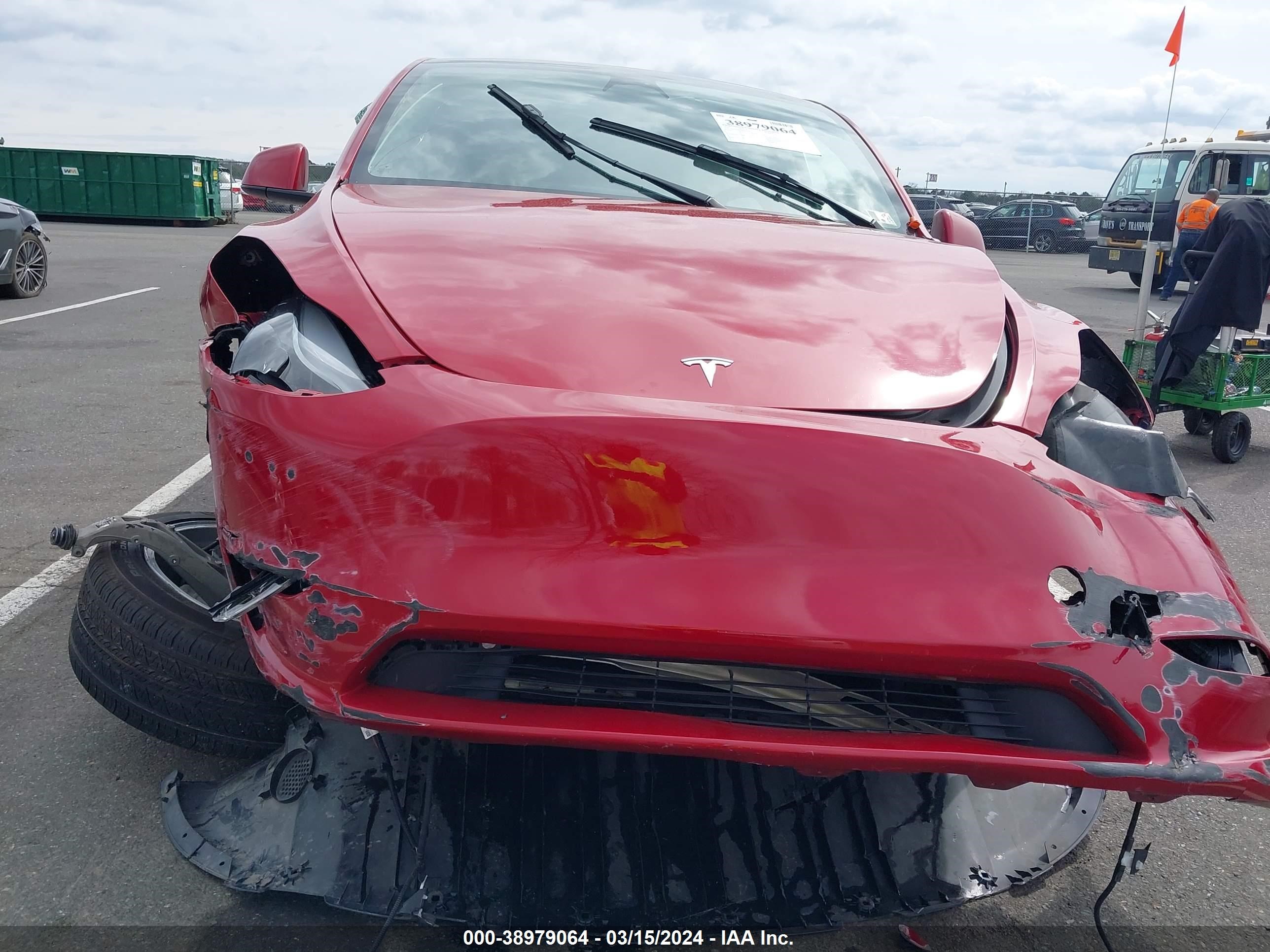 Photo 5 VIN: 7SAYGDEE7PF693769 - TESLA MODEL Y 