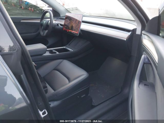 Photo 4 VIN: 7SAYGDEE7PF694923 - TESLA MODEL Y 