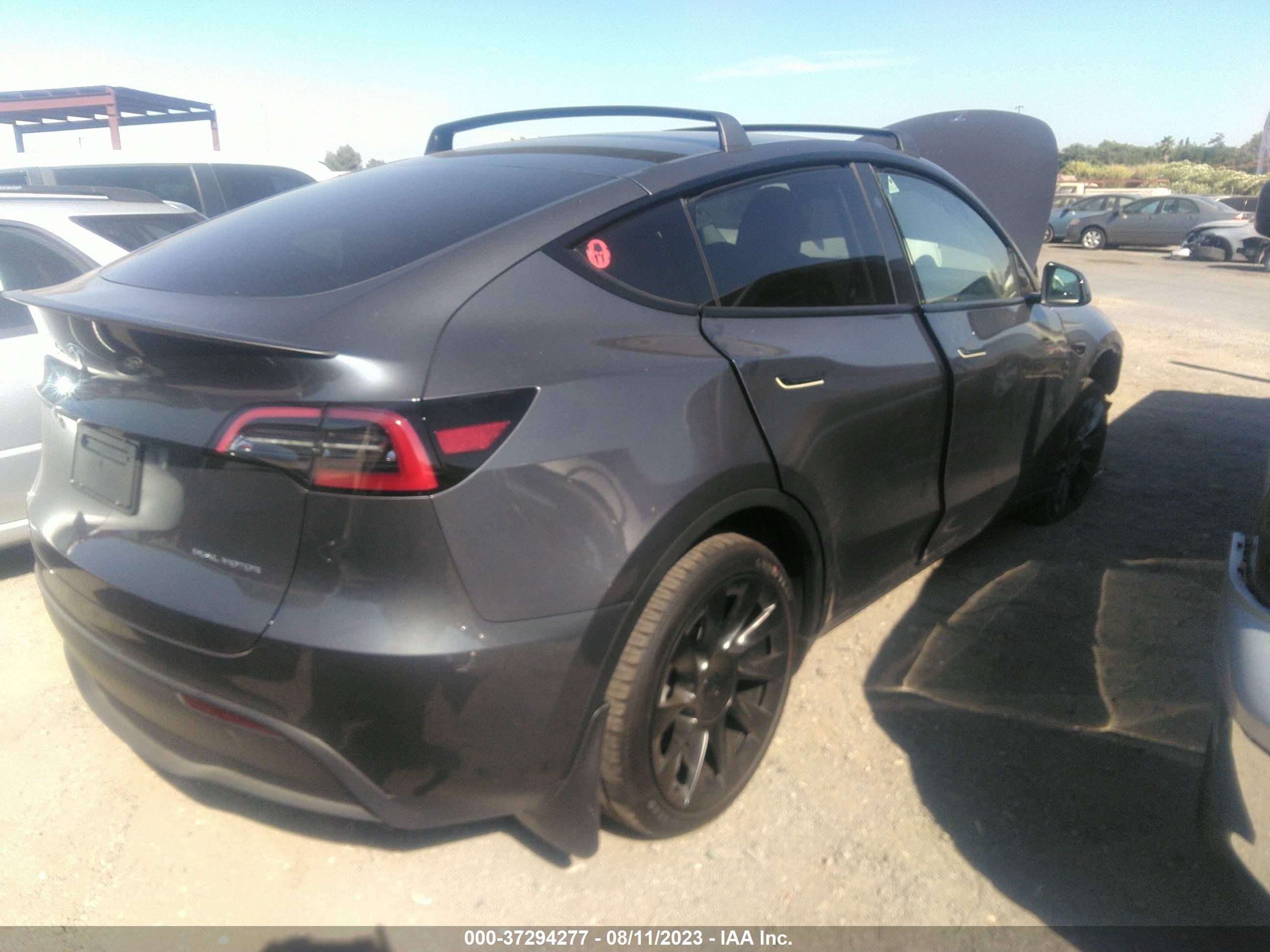 Photo 3 VIN: 7SAYGDEE7PF812971 - TESLA MODEL Y 