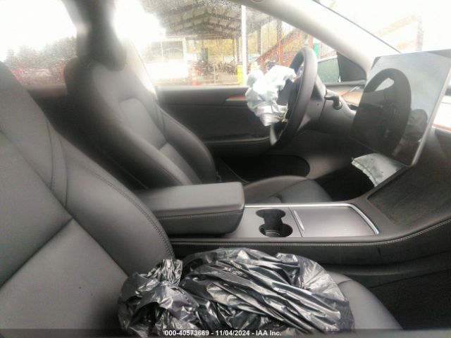 Photo 4 VIN: 7SAYGDEE7PF825106 - TESLA MODEL Y 