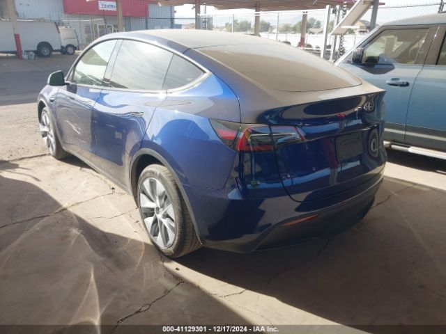 Photo 2 VIN: 7SAYGDEE7PF908423 - TESLA MODEL Y 