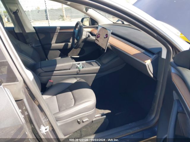 Photo 4 VIN: 7SAYGDEE7PF981050 - TESLA MODEL Y 