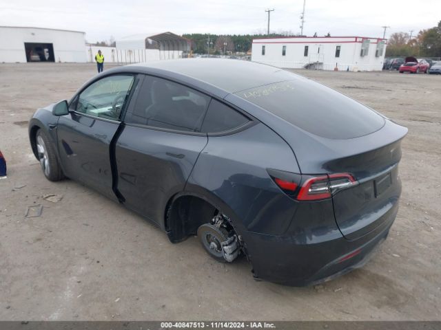 Photo 2 VIN: 7SAYGDEE7RA263739 - TESLA MODEL Y 