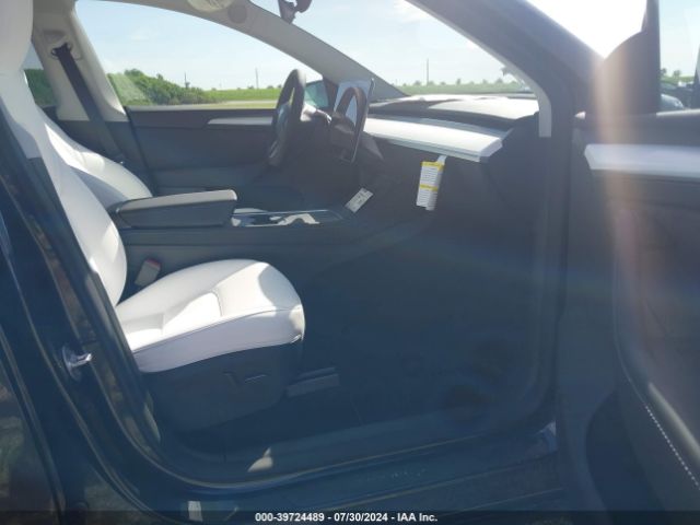 Photo 4 VIN: 7SAYGDEE7RF027398 - TESLA MODEL Y 