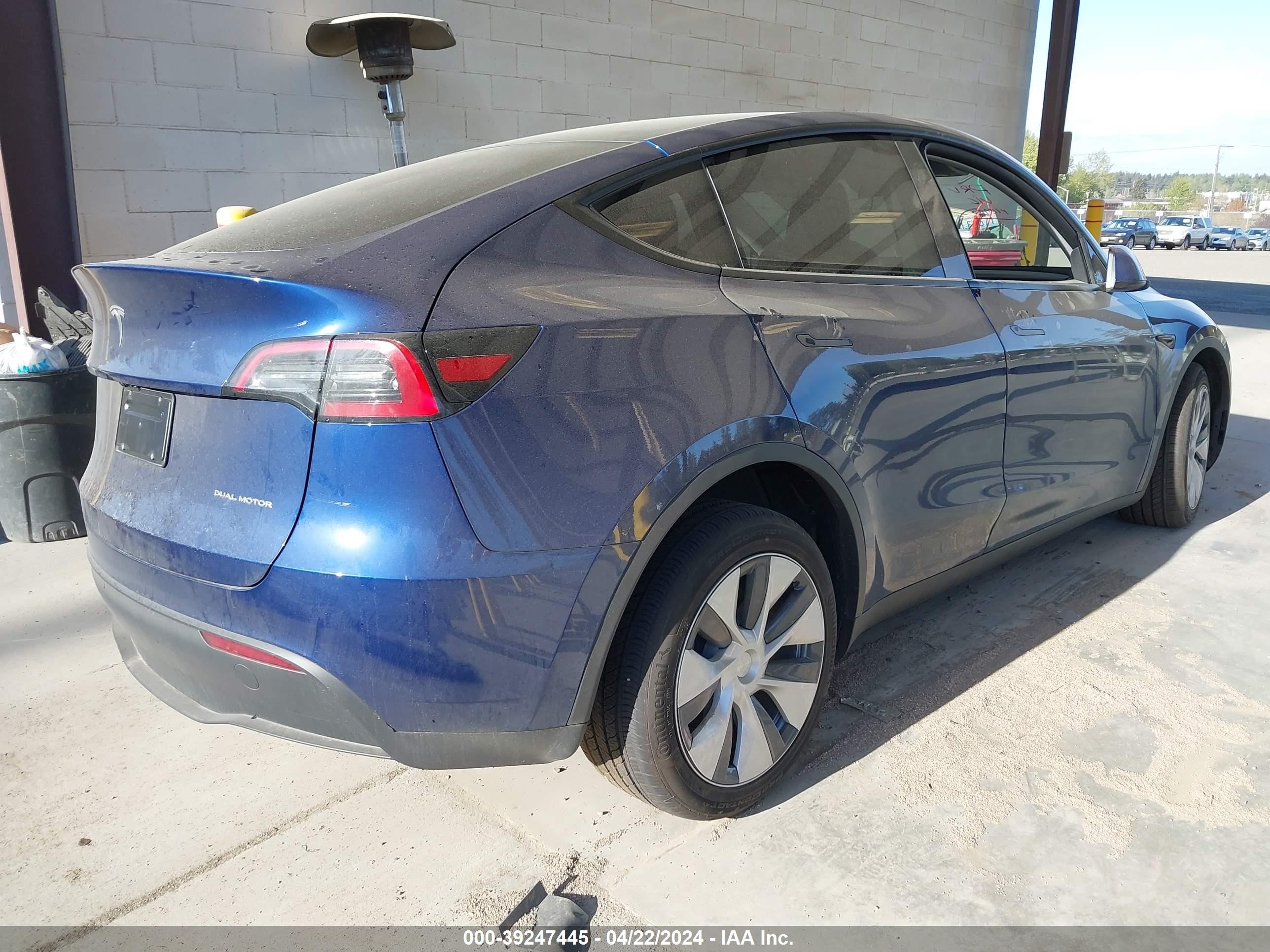 Photo 3 VIN: 7SAYGDEE7RF983819 - TESLA MODEL Y 