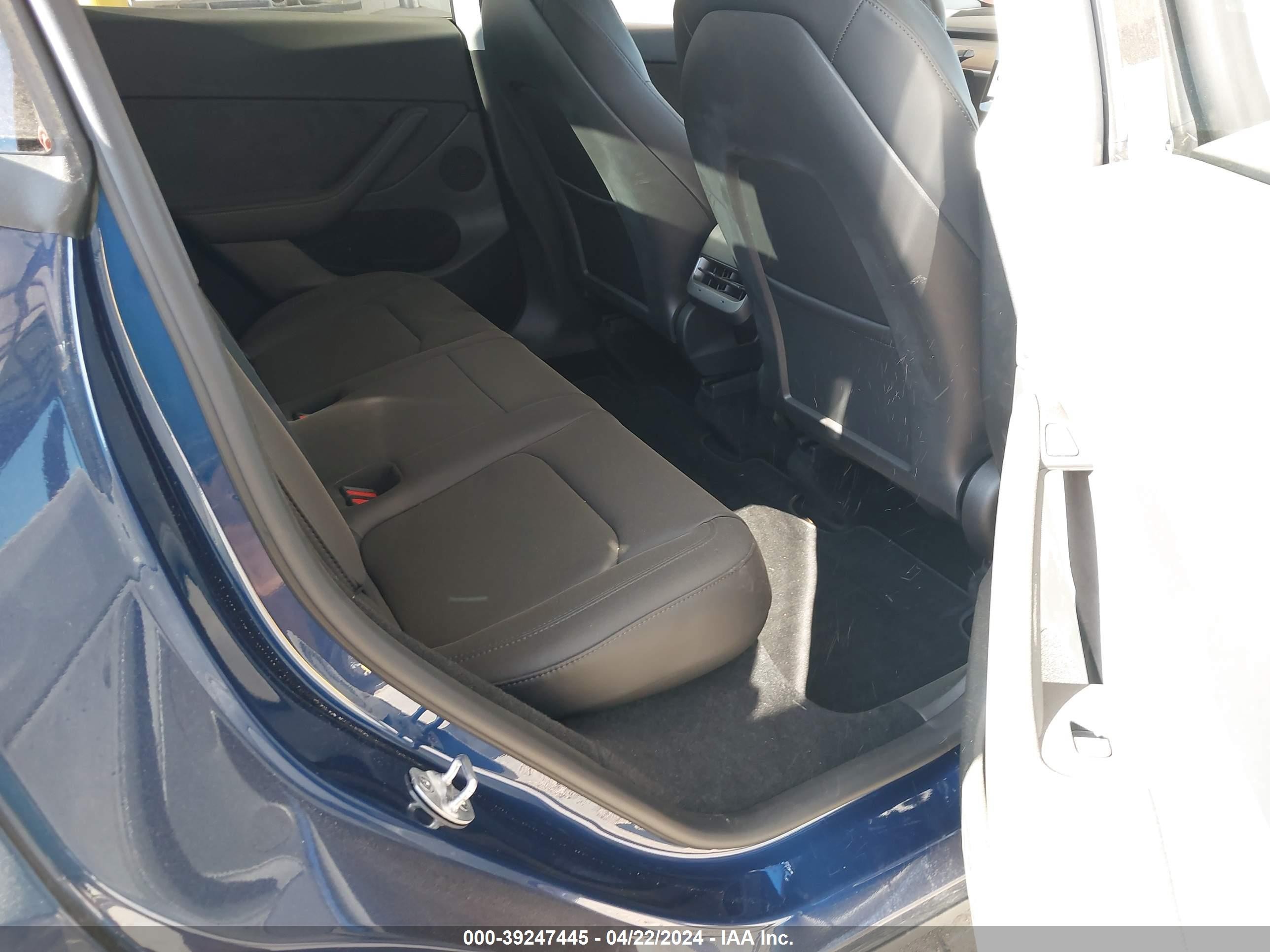 Photo 7 VIN: 7SAYGDEE7RF983819 - TESLA MODEL Y 