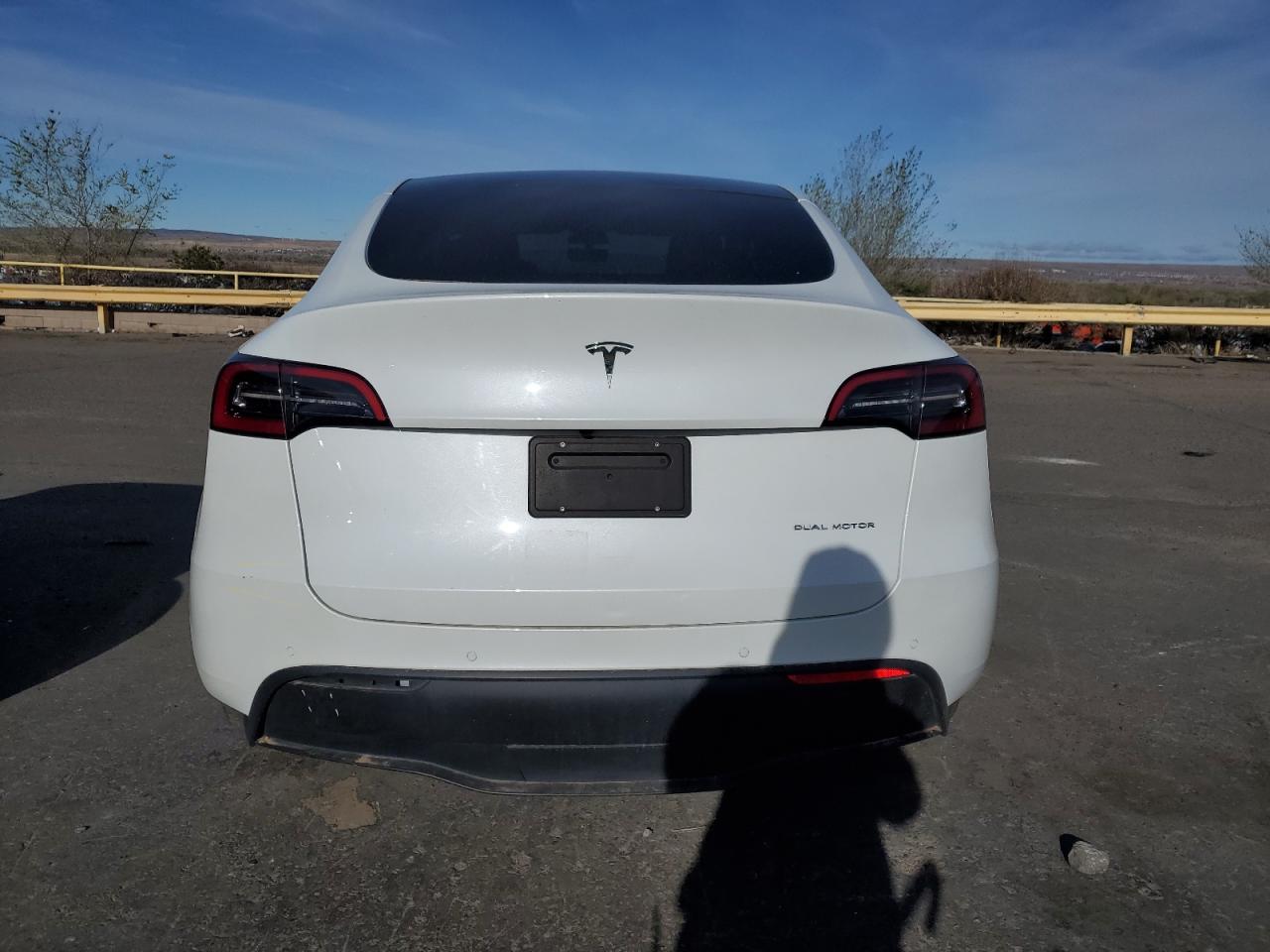 Photo 5 VIN: 7SAYGDEE8NF320074 - TESLA MODEL Y 