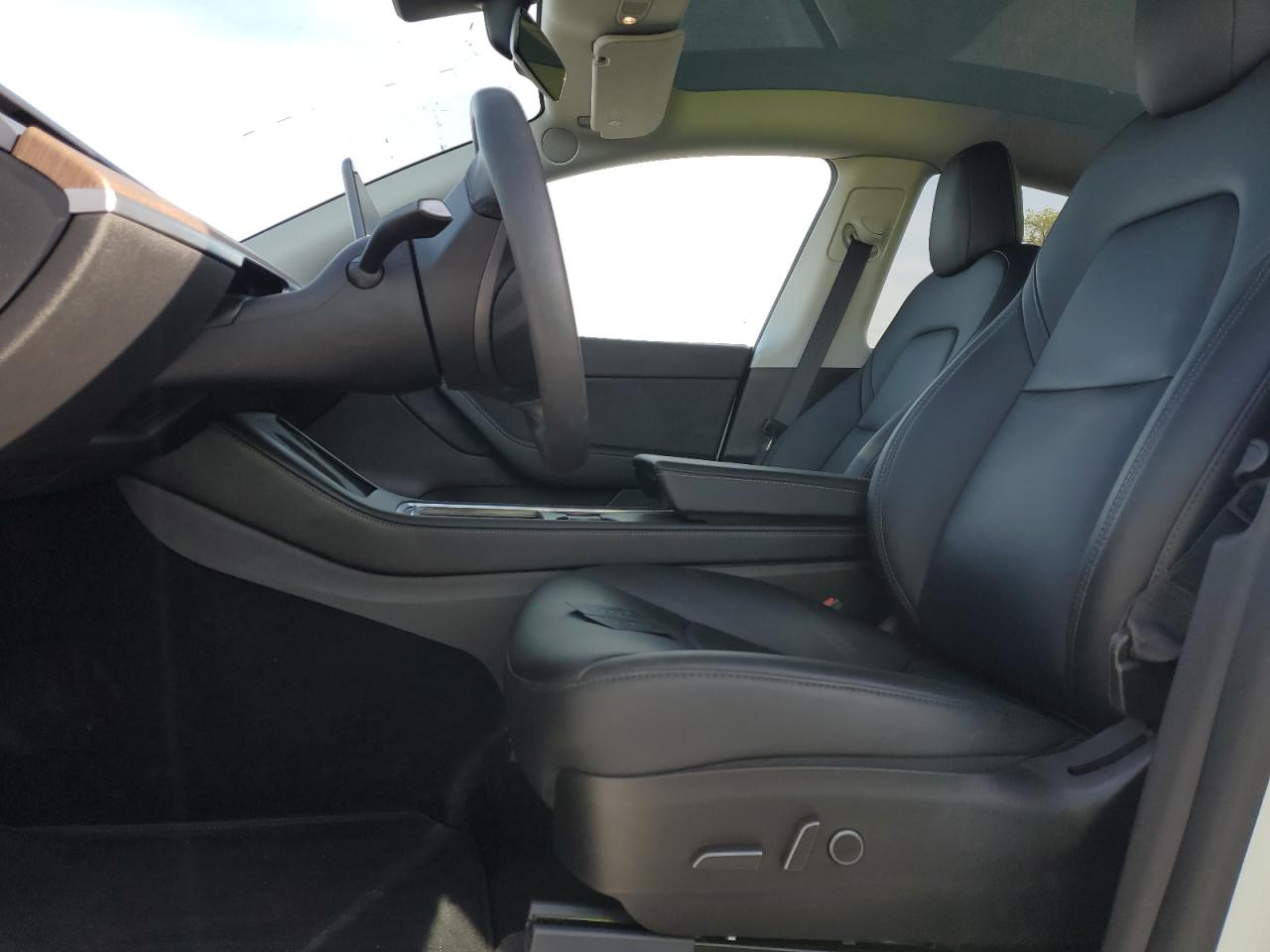 Photo 6 VIN: 7SAYGDEE8NF320074 - TESLA MODEL Y 