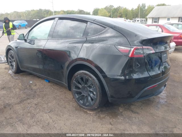 Photo 2 VIN: 7SAYGDEE8NF429568 - TESLA MODEL Y 