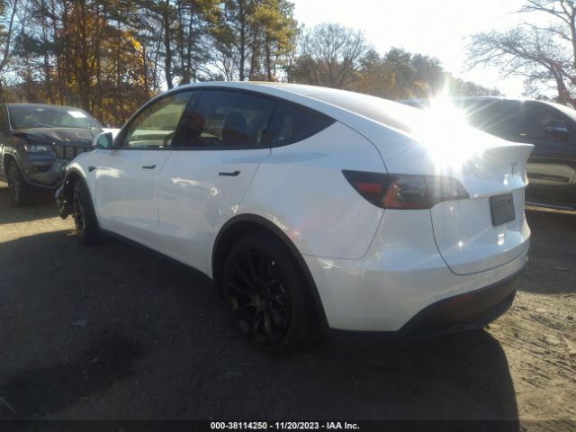 Photo 2 VIN: 7SAYGDEE8NF435533 - TESLA MODEL Y 