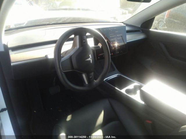 Photo 4 VIN: 7SAYGDEE8NF435533 - TESLA MODEL Y 