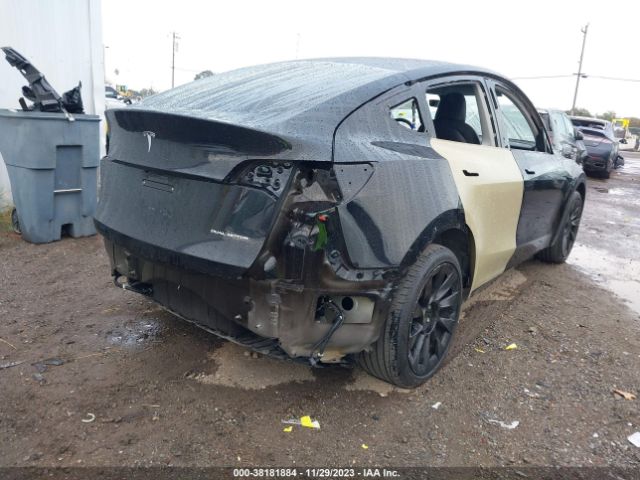 Photo 5 VIN: 7SAYGDEE8NF449612 - TESLA MODEL Y 