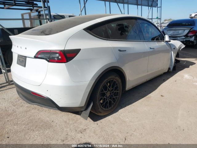 Photo 3 VIN: 7SAYGDEE8NF450405 - TESLA MODEL Y 