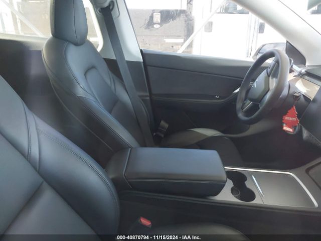 Photo 4 VIN: 7SAYGDEE8NF450405 - TESLA MODEL Y 