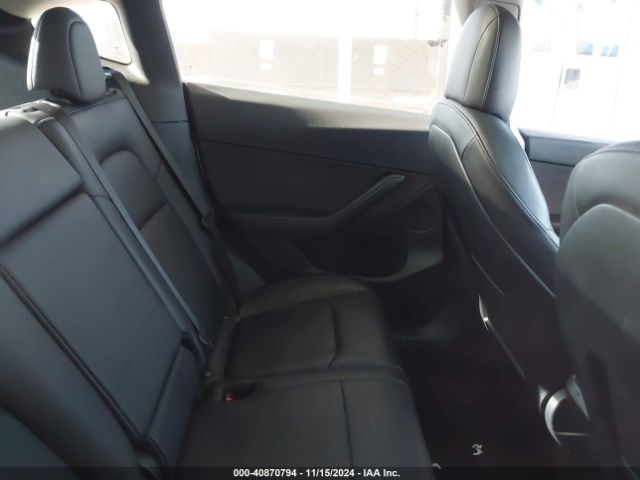 Photo 7 VIN: 7SAYGDEE8NF450405 - TESLA MODEL Y 