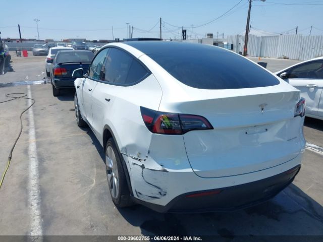 Photo 2 VIN: 7SAYGDEE8NF455555 - TESLA MODEL Y 