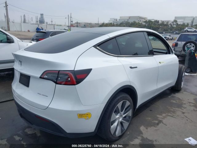 Photo 3 VIN: 7SAYGDEE8NF504608 - TESLA MODEL Y 