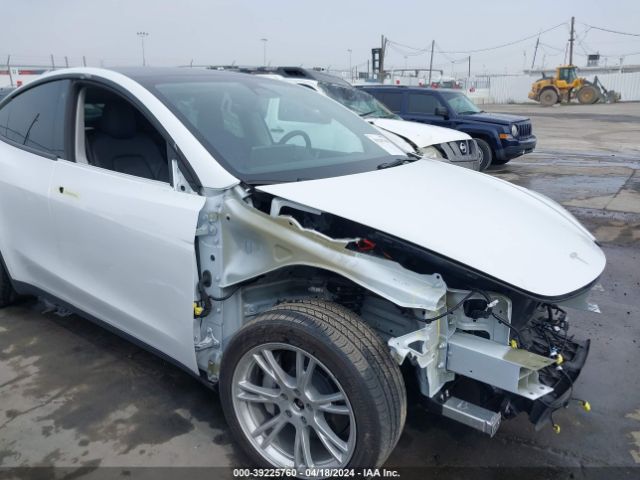 Photo 5 VIN: 7SAYGDEE8NF504608 - TESLA MODEL Y 