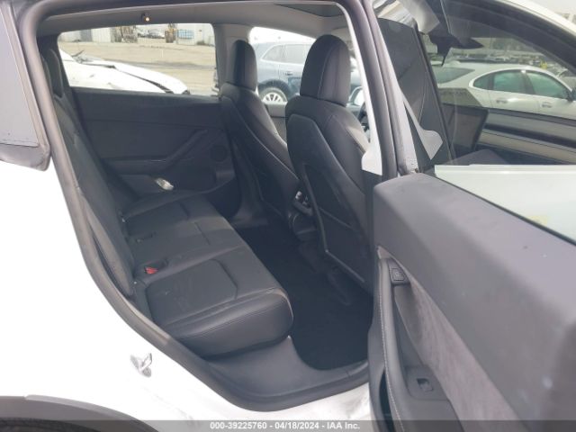 Photo 7 VIN: 7SAYGDEE8NF504608 - TESLA MODEL Y 