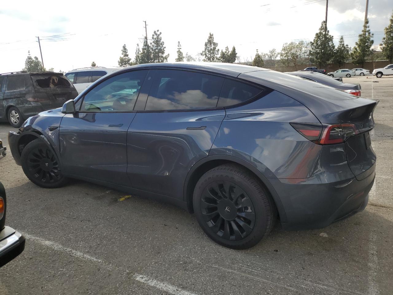 Photo 1 VIN: 7SAYGDEE8PA056130 - TESLA MODEL Y 