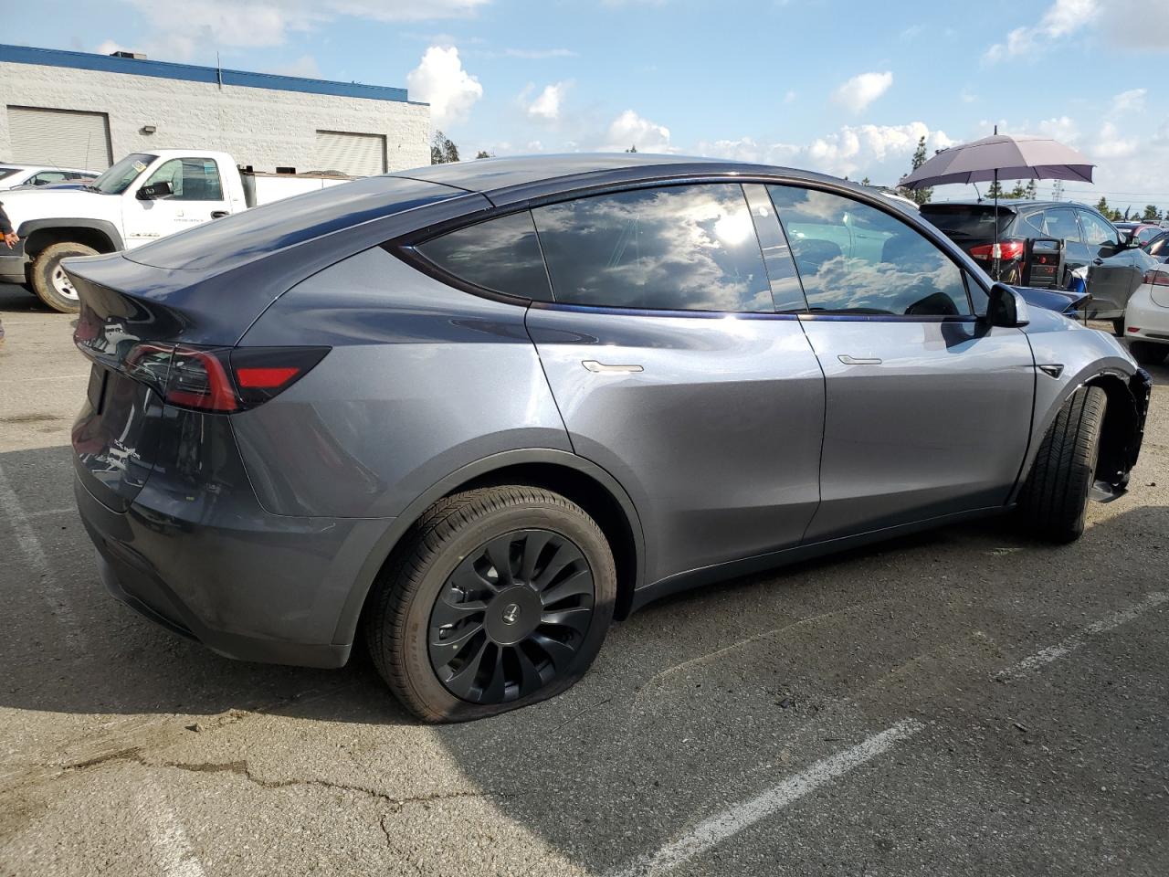 Photo 2 VIN: 7SAYGDEE8PA056130 - TESLA MODEL Y 