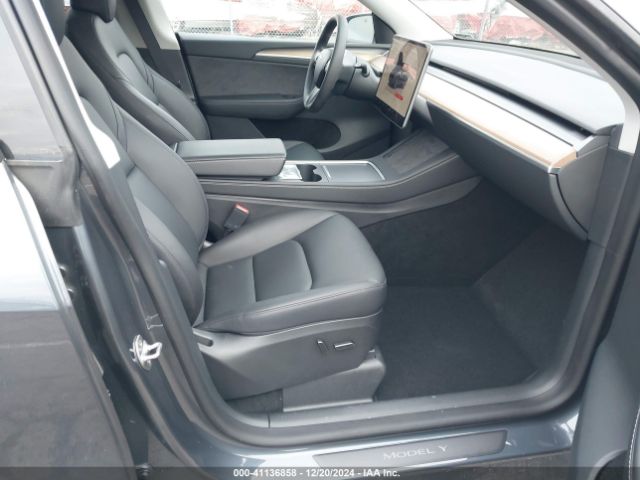 Photo 4 VIN: 7SAYGDEE8PA057777 - TESLA MODEL Y 