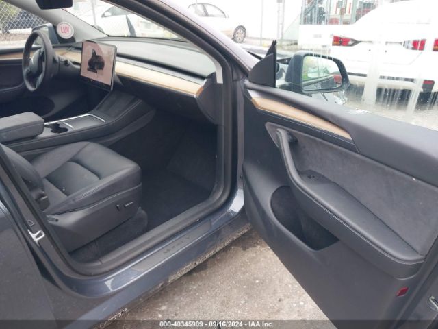 Photo 4 VIN: 7SAYGDEE8PA087314 - TESLA MODEL Y 