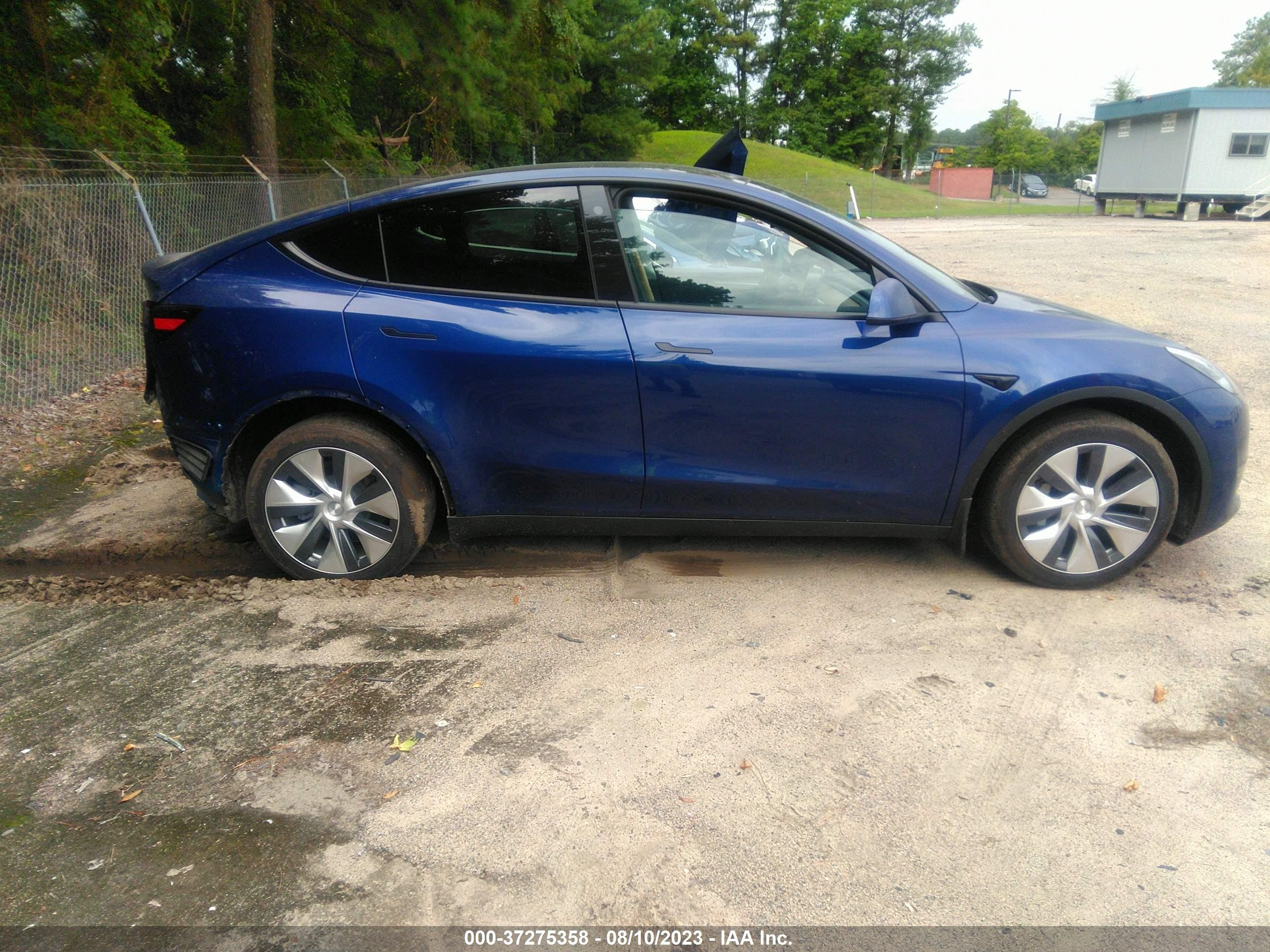 Photo 11 VIN: 7SAYGDEE8PA090679 - TESLA MODEL Y 