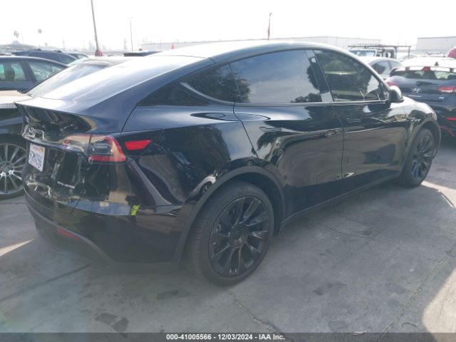 Photo 3 VIN: 7SAYGDEE8PA117508 - TESLA MODEL Y 