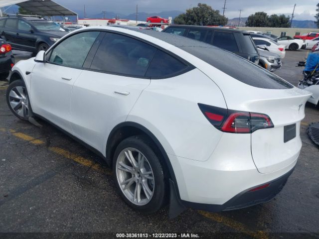 Photo 2 VIN: 7SAYGDEE8PA137046 - TESLA MODEL Y 