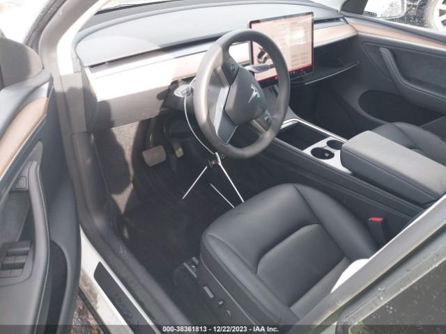 Photo 4 VIN: 7SAYGDEE8PA137046 - TESLA MODEL Y 